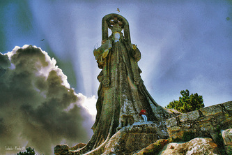 Monumento de la Virgen de la Roca