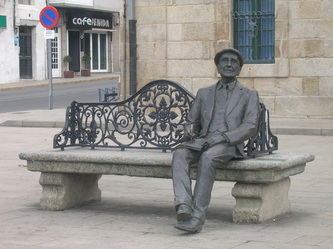 Escultura de Ramón Cabanillas en Cambados